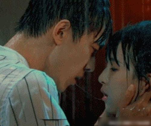 吻戏日韩真人版电影视频,日韩真人版电影吻戏经典瞬间回顾